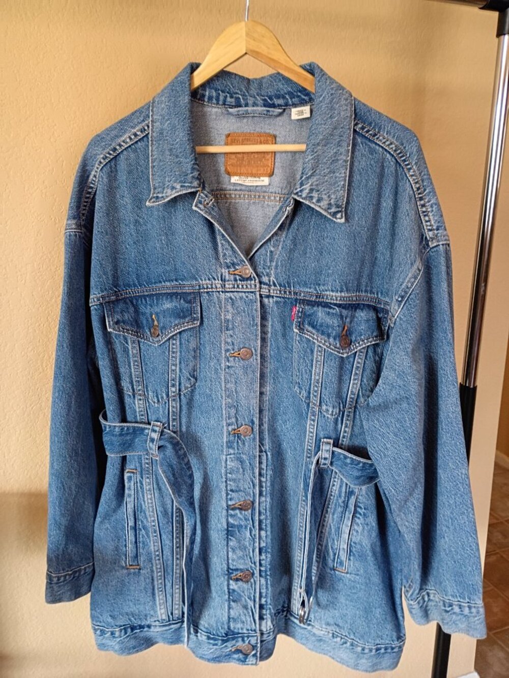 NWOT Levi's Oversized Belted Dolman Trucker Denim Jacket XL - Picture 3 of 6